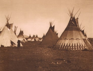 Edward S. Curtis, PLATE 8 Painted Lodges Piegan, 1900
