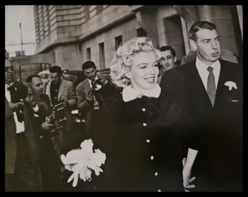 Marilyn Monroe, Announcing marriage with Joe DiMaggio, 1954