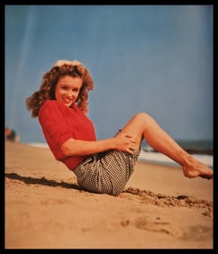 Andre de Dienes, Marilyn Monroe as Norma Jeane on the beach, 1945