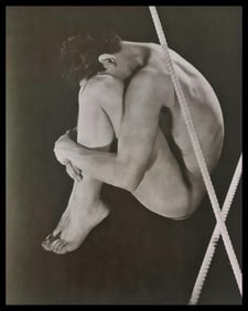 George Platt Lynes, Curled up male nude, 1933