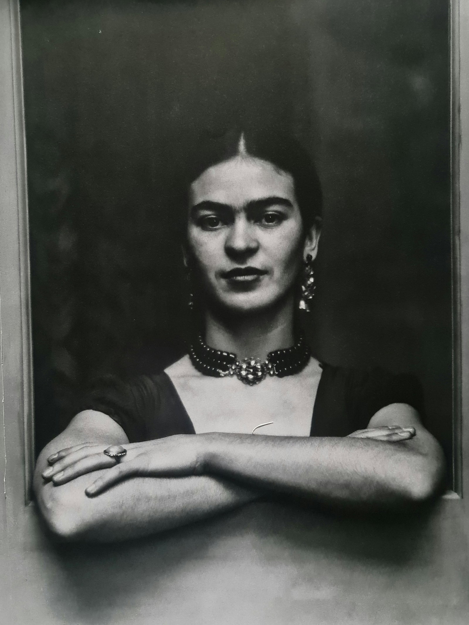 Frida Kahlo, Arms crossed: Subject:Arms crossed Subject/Title- Frida Kahlo Photos Type Of Print: Authentic Vintage Sheet Fed Photogravure/Heliogravure Date Of Print: 2021 Publisher: Taschen GmbH Paper: Medium weight, clay coat 
