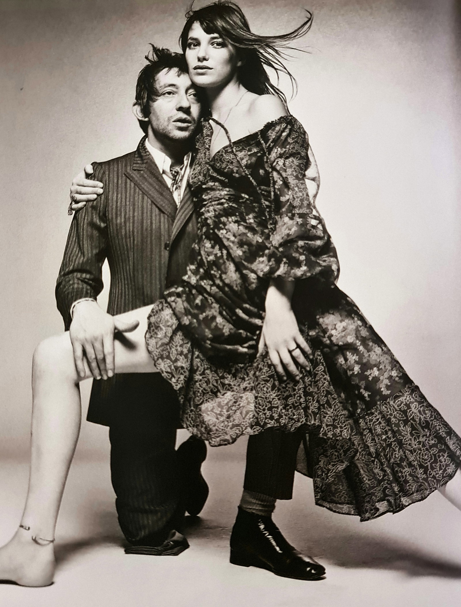 Terry O'neill, Serge Gainsbourg & Jane Birkin, 1960s: Photographer: TERRY O'NEILL Subject/Title: Serge Gainsbourg & Jane Birkin Date Of Negative: 1960s Type Of Print: Authentic Duotone Photo Engraving Date Of Print: 2021 Publisher: British Library Catalo