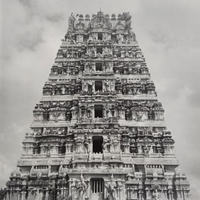 Lynn Davis, The Meenakshi Temple, Madurai, India, 1990 - Limited edition of 50