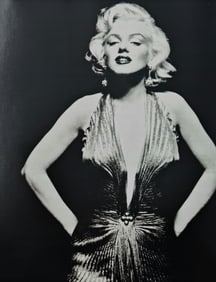 Marilyn Monroe with Danlging Earrings