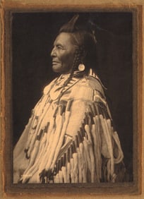 Edward S. Curtis, FIG. 48 Shot in the Hand Apsaroke, 1905