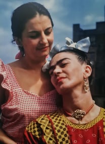 Frida Kahlo, Outside