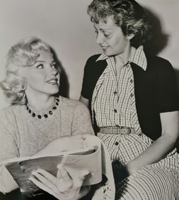 Marilyn Monroe, Reading a book, 1950's