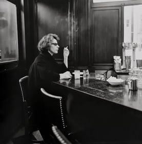 Diane Arbus, Women at a counter smoking, N.Y.C., 1962
