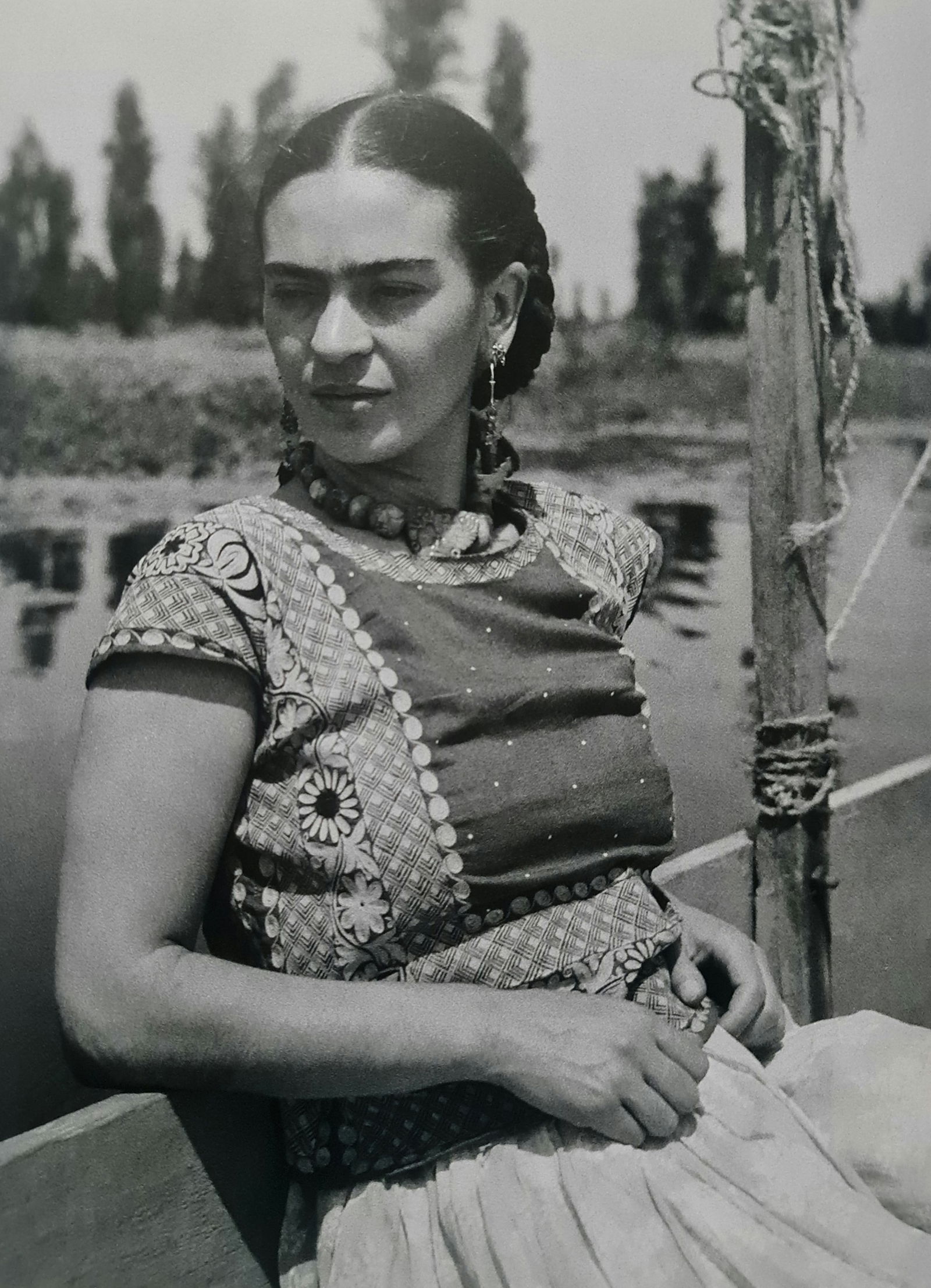 Frida Kahlo, Sitting by the water: Subject: Sitting by the water Subject/Title- Frida Kahlo Photos Type Of Print: Authentic Vintage Sheet Fed Photogravure/Heliogravure Date Of Print: 2021 Publisher: Taschen GmbH Paper: Medium weight, c
