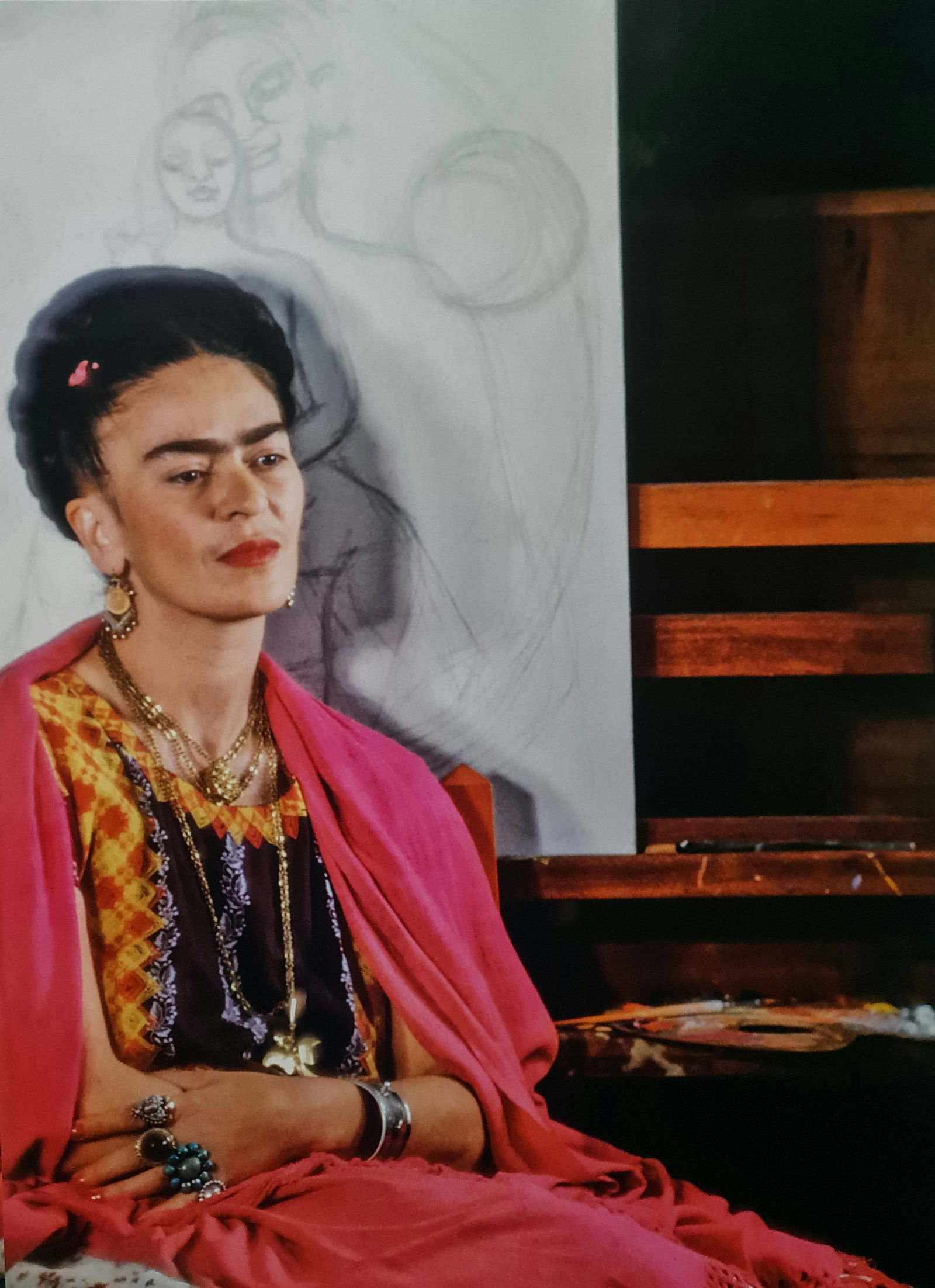 Frida Kahlo, Sitting in front of artwork (1 of 1)