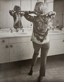 Marilyn Monroe looking in the mirror