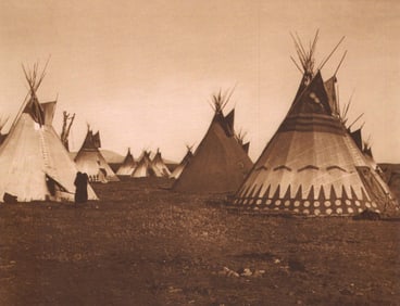 Edward S. Curtis, Plate 8 Painted Lodges Piegan, 1900