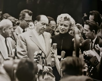 Marilyn Monroe, During the announce of her divorce with Joe DiMaggio, 1954