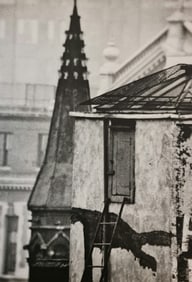 André Kertész, Crawlspace, New York, 1960