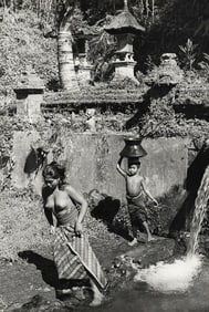 Henri Cartier Bresson, Bali Female Nude Village Well, 1950