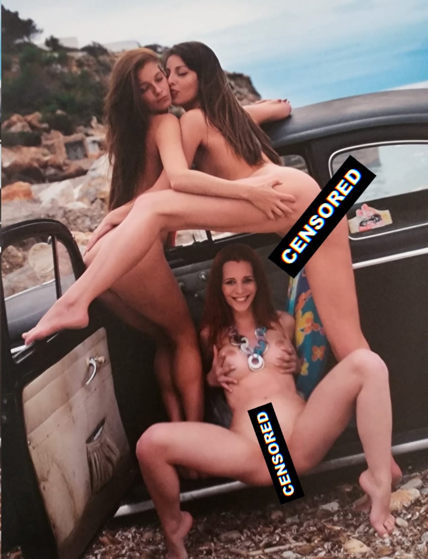 World's Top Models, 2022: Title/Subject: World's Top Models Type: Authentic Sheet Fed Photogravure/Heliogravure. Paper: Medium weight, satin/matte finish. Print Origin: Switzerland Approximate Image Size: 10.5"x7.25" inches Ma