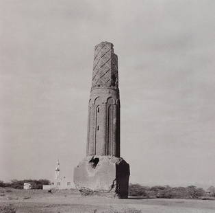 Lynn Davis, Minaret of the Mosque of Sultan, Al-Mahjam, Yemen, 1996 - Limited edition of 50: Photographer: Lynn Davis Title: Minaret of the Mosque of Sultan, Al-Mahjam, Yemen Date Of Negative: 1996 Type Of Print: Sheet Fed Photogravure/Offset lithograph Date Of Print: 1999 Edition: From the