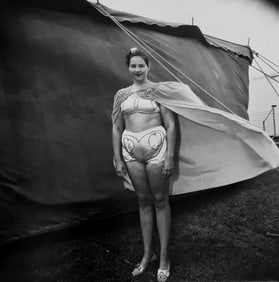Diane Arbus, Girl in her circus costume, Mid.1970