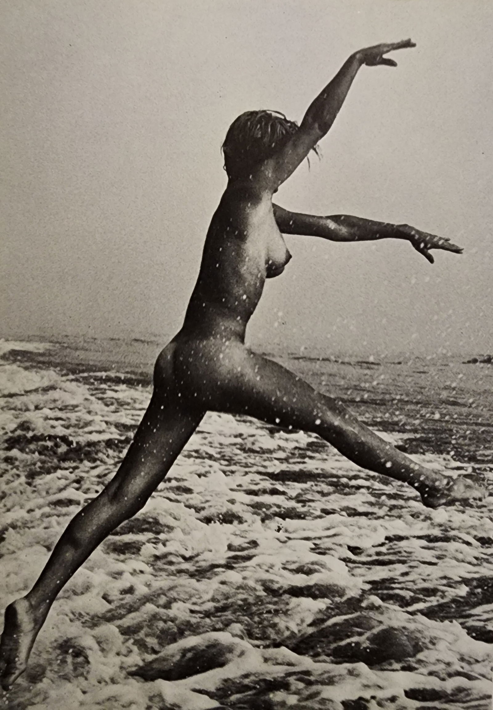 Andre de Dienes, Vintage Artistic Nudes, 1973: Artist / Photographer: Andre de Dienes Title/Subject: Vintage Artistic Nudes, 1973 Condition: Extra Fine - Excellent Type Of Print: Authentic Sheet Fed Photogravure/Heliogravure. Paper: Medium weight,