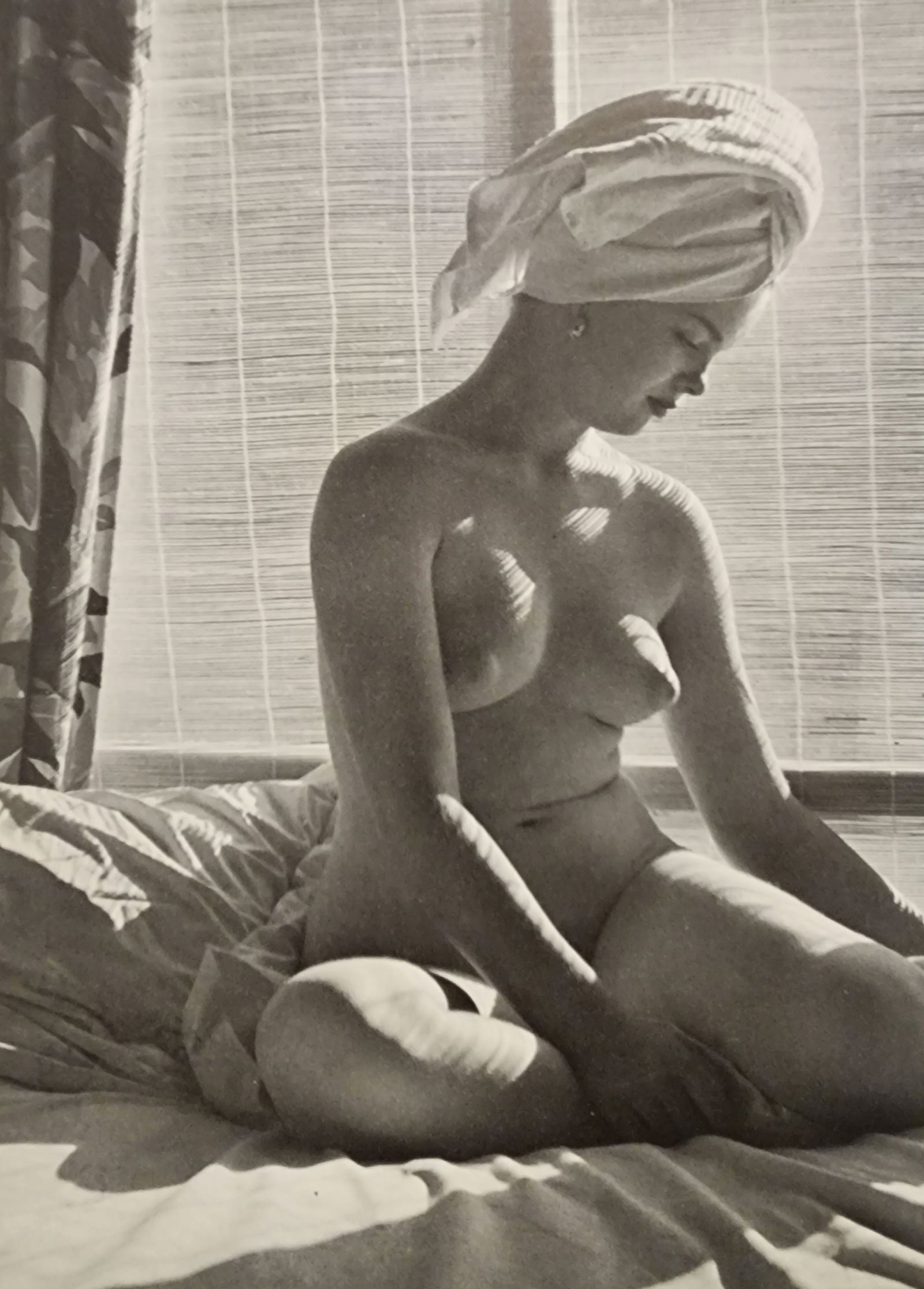Andre de Dienes, Vintage Artistic Nudes, 1973: Artist / Photographer: Andre de Dienes Title/Subject: Vintage Artistic Nudes, 1973 Condition: Extra Fine - Excellent Type Of Print: Authentic Sheet Fed Photogravure/Heliogravure. Paper: Medium weight,