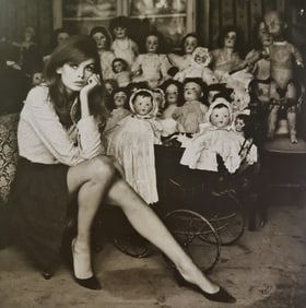 Terry O'Neill, Jean Shrimpton At A Doll'S Hospital In London, 1964