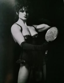 Robert Mapplethorpe, Lisa Lyon with mirror