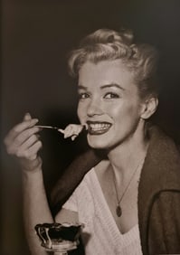Andre de Dienes, Marilyn Monroein an ice-cream parlor in Beverly Hills, 1953
