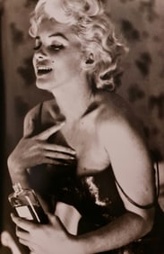 Ed Feingersh, Marilyn Monroe with Chanel #5, 1955