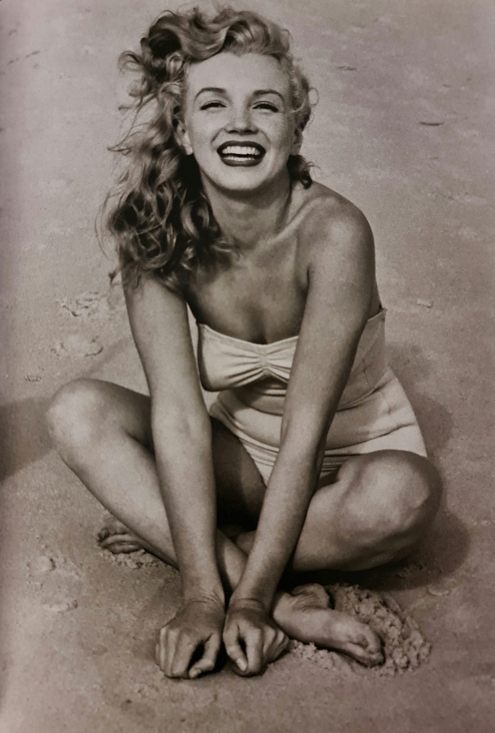 Marilyn Monroe, Best photography, 2000: Photographer: Alfred Eisenstaedt Subject/Title: Marilyn Monroe Type Of Print: Sheet Fed Photogravure/Heliogravure Date Of Print: 2000 Paper: Medium weight, clay coat - satin/matte finish Print Origin: