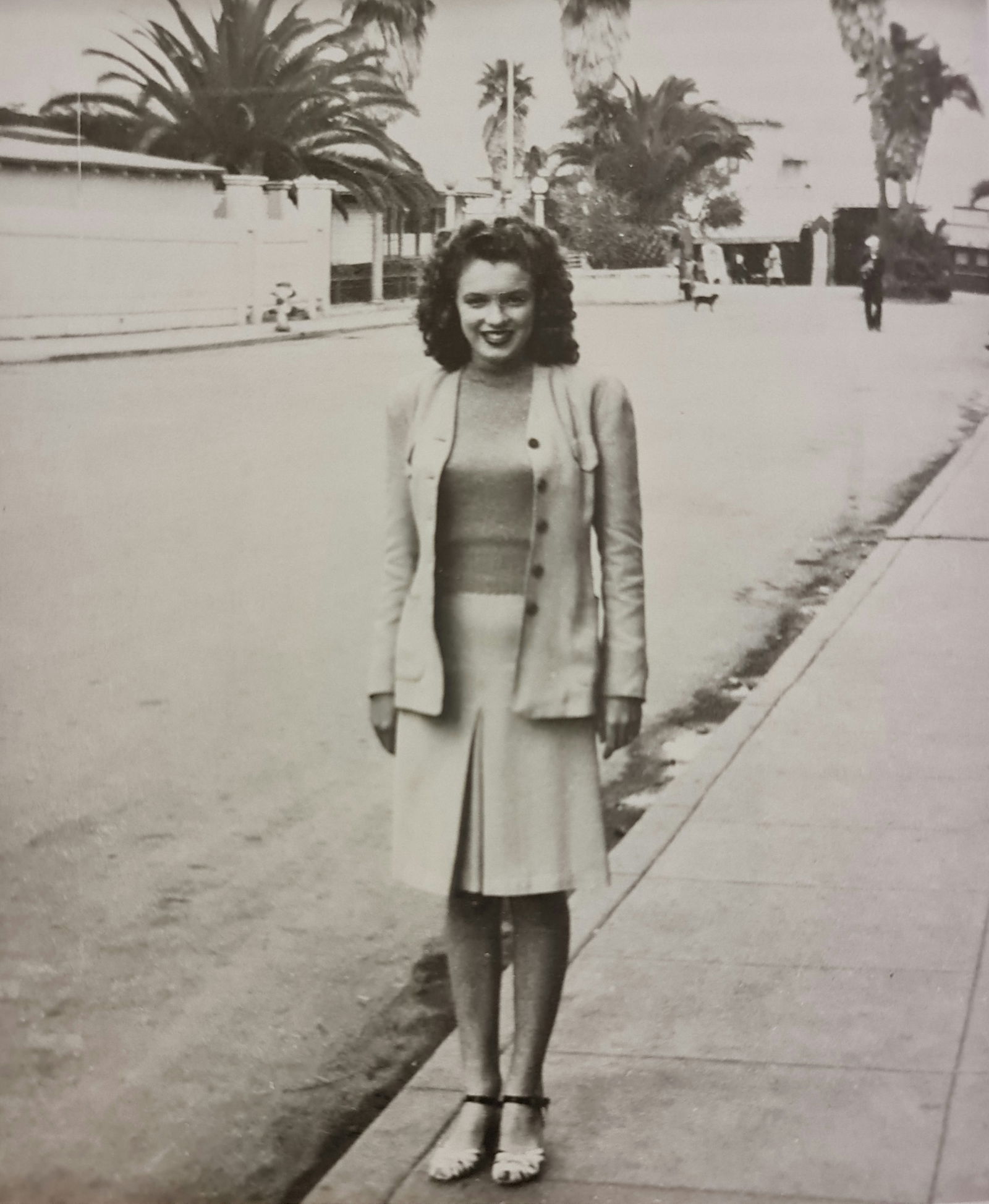 George Barris, Marilyn Monroe, 2000: Photographer: George Barris Subject/Title: Marilyn Monroe Type Of Print: Authentic Vintage Sheet Fed Photogravure/Heliogravure Date Of Print: 2000 Paper: Medium weight, clay coat - satin/matte finish