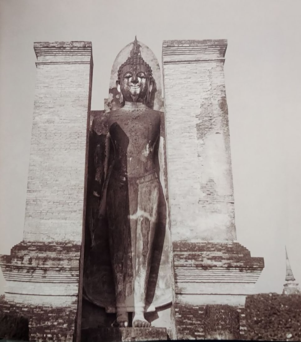 Lynn Davis, Buddha, Sukhothai, Thailand, 1993 - Limited edition of 50: Photographer: Lynn Davis Title: Buddha, Sukhothai, Thailand Date Of Negative: 1993 Type Of Print: Sheet Fed Photogravure/Offset lithograph Date Of Print: 1999 Edition: From the rare edition of 50, sig
