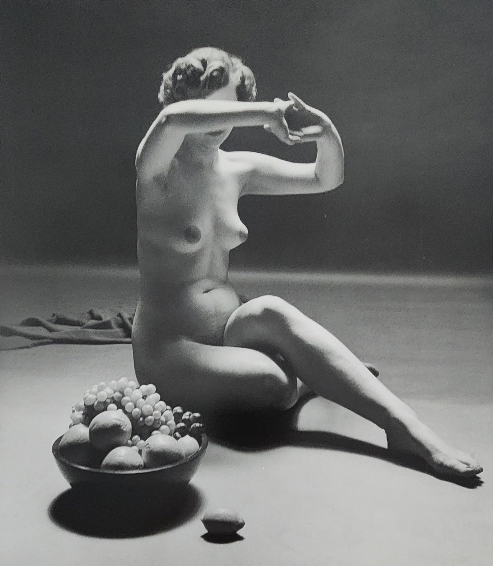Andre de Dienes - Nude Studies 2005: Artist/Photographer: Andre de Dienes Title/Subject: Nude Studies Type Of Print: Authentic Sheet Fed Photogravure/Heliogravure. Date Of Print: 2005 Paper: Medium weight, satin/matte finish. Print Origi