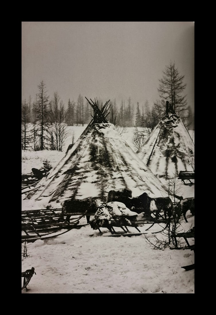 Sebastiao Salgado, Nenet sledges, Siberia, Russia, 2011 (1 of 1)