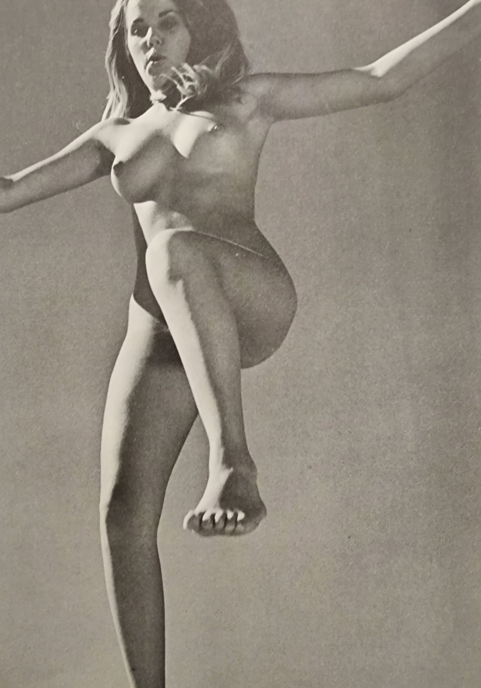 Andre de Dienes, Nudes, 1973: Artist / Photographer: Andre de Dienes Title/Subject: Vintage Artistic Nudes, 1973 Condition: Extra Fine - Excellent Type Of Print: Authentic Sheet Fed Photogravure/Heliogravure. Paper: Medium weight,