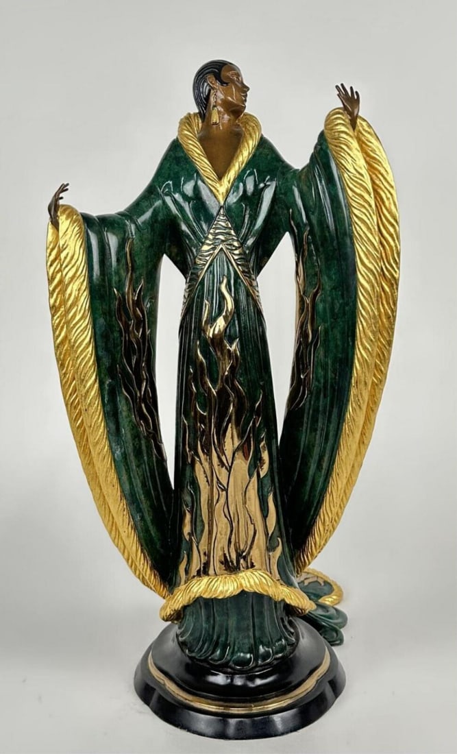 Erte, 'Femme De Luxe' 1990, Signed & Numbered Bronze Sculpture: "Femme de luxe" (Bronze) by Erte Type: Sculpture Media: Patina on Bronze Dimensions: 18 1/2 x 12 1/2 x 7" Year Produced: 1990 Edition Size: 500 Numbered, 12 AP, 2 HC Edition Number: 207/500 In Excelle