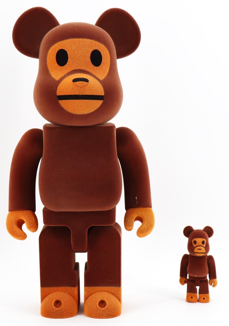 Bearbrick - Baby Milo Flocky, Collectible: Description BE@RBRICK, Bearbrick Baby Milo Flocky 100? ? 400?, size : 7cm. / 28cm. This limited edition Baby Milo Flock Ver Be@rbrick is a must-have for any collector or fan of the iconic A Bathing Ap