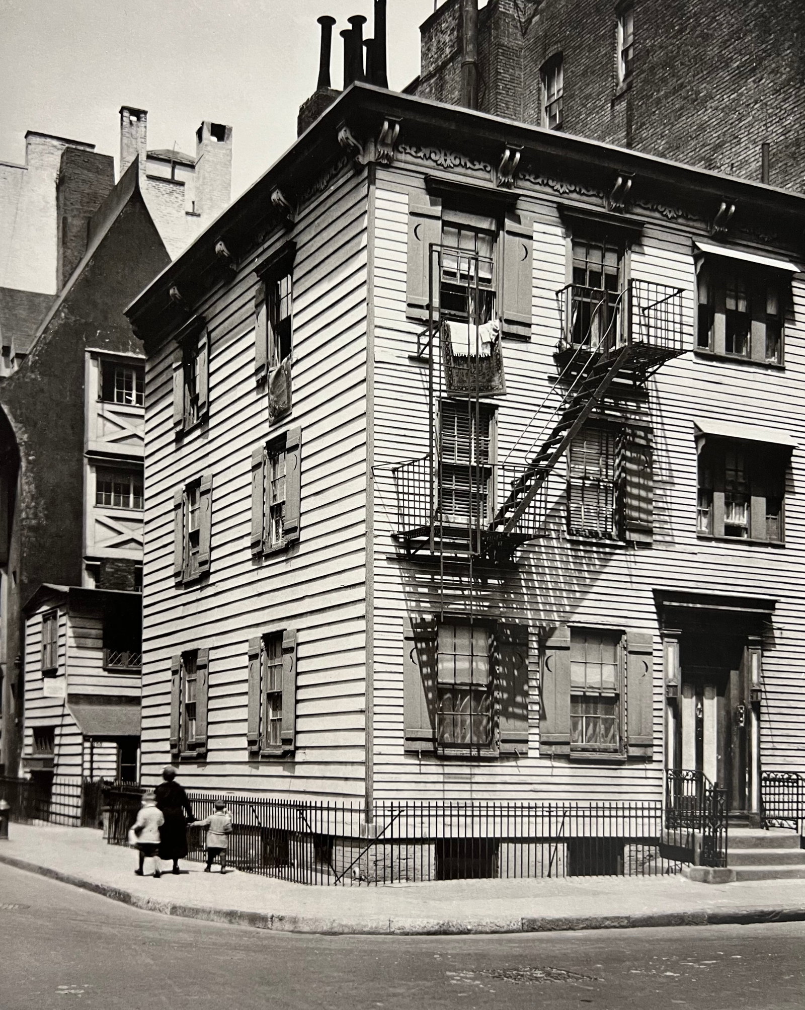 Berenice Abbott, Frame House, Bedford And Grove Streets, 1930s (1 of 1)