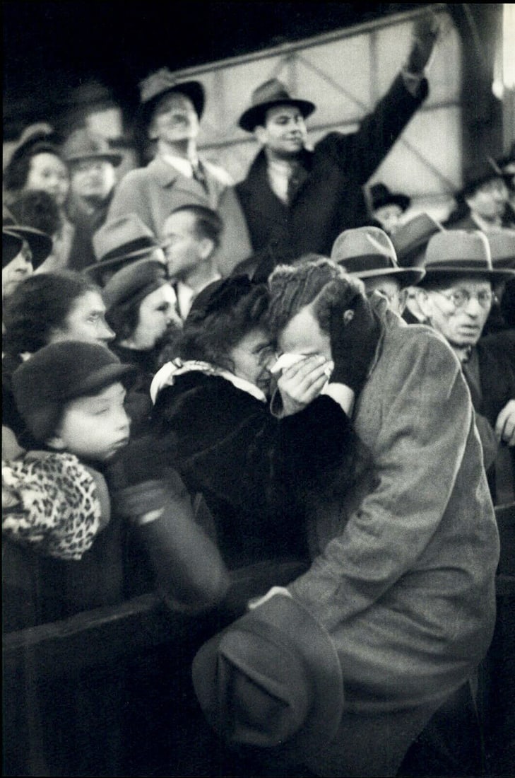 Henri Cartier Bresson, 1946 New York Mother Son Return From War: Item Details Description Photographer: Henri Cartier-Bresson (French 1908 - 2004) - Internationally renowned photographic artist - widely considered the "father" of modern photojournalism. Subject/Tit