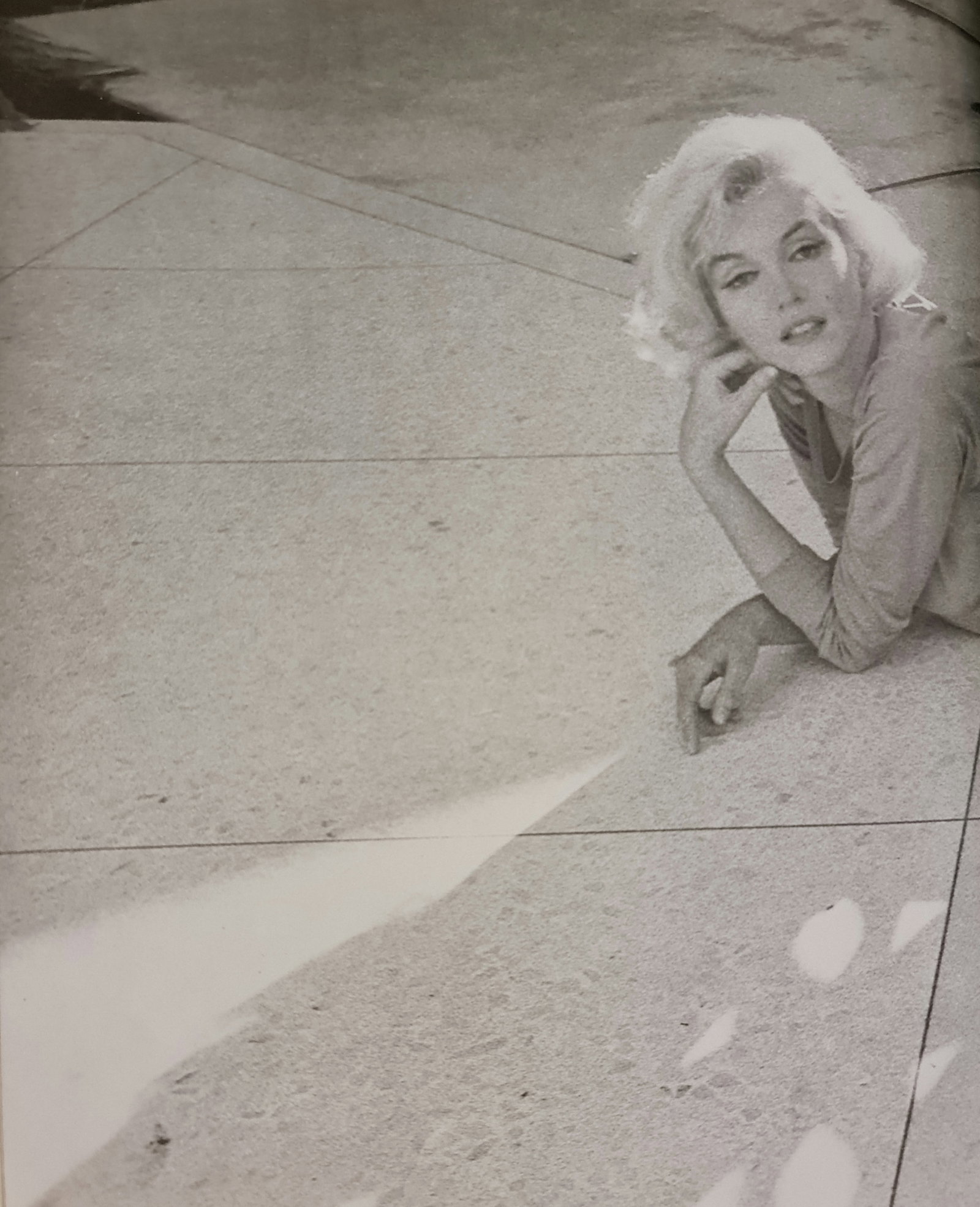 Marilyn Monroe in repose: Photographer: George Barris Subject/Title: Marilyn Monroe in repose Type Of Print: Photogravure/Heliogravure Date Of Print: 2000 Paper: Medium weight, clay coat - satin/matte finish Print Origin: Ital