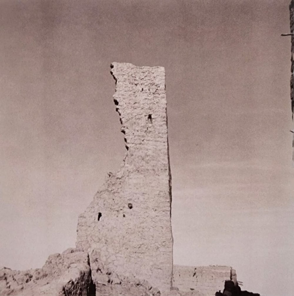 Lynn Davis, Old Ma'rib, Yemen, 1996 - Limited edition of 50: Photographer: Lynn Davis Title: Old Ma'rib, Yemen Date Of Negative: 1996 Type Of Print: Sheet Fed Photogravure/Offset lithograph Date Of Print: 1999 Edition: From the rare edition of 50, signed and nu