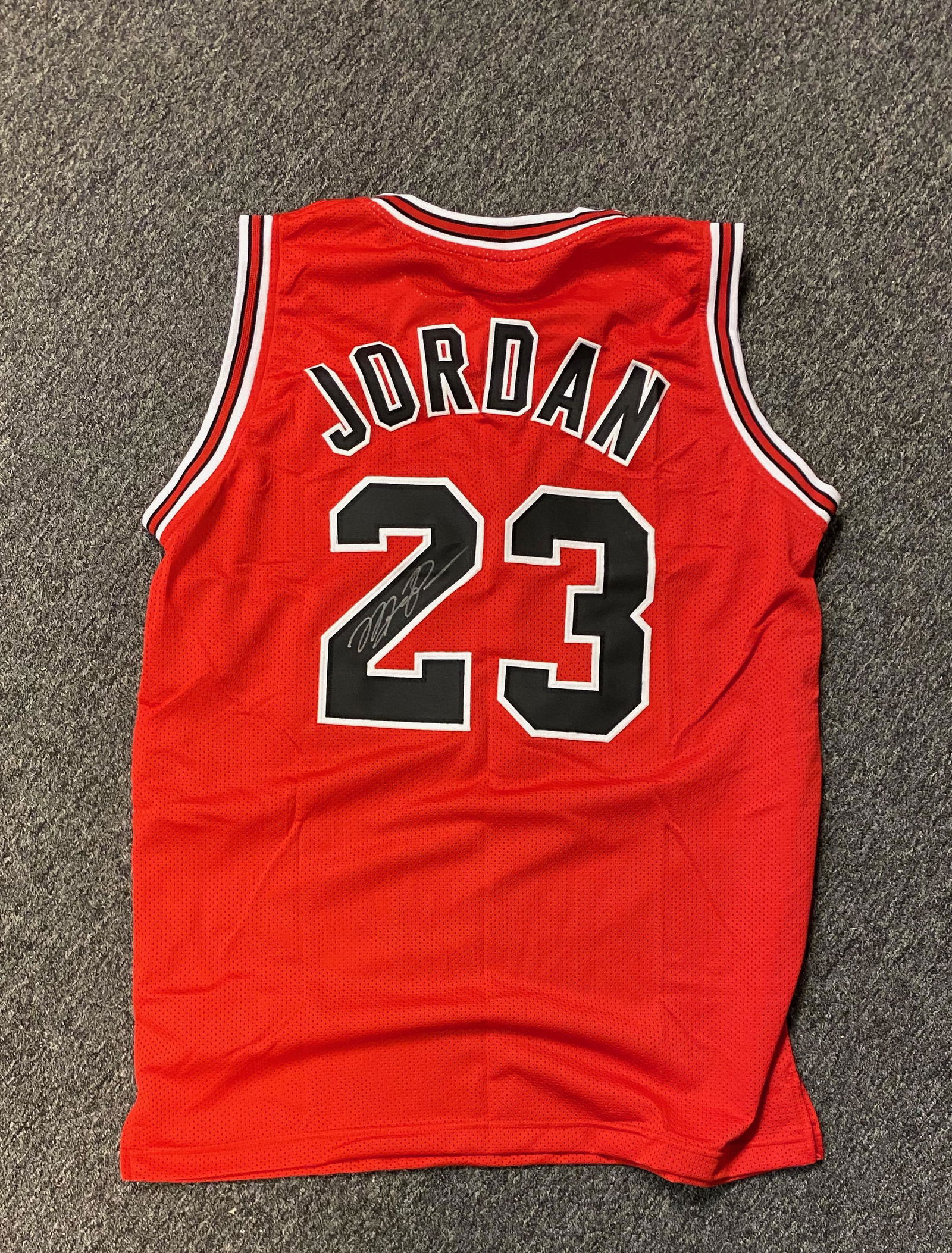 Michael Jordan Autographed Jersey BULLS (1 of 1)