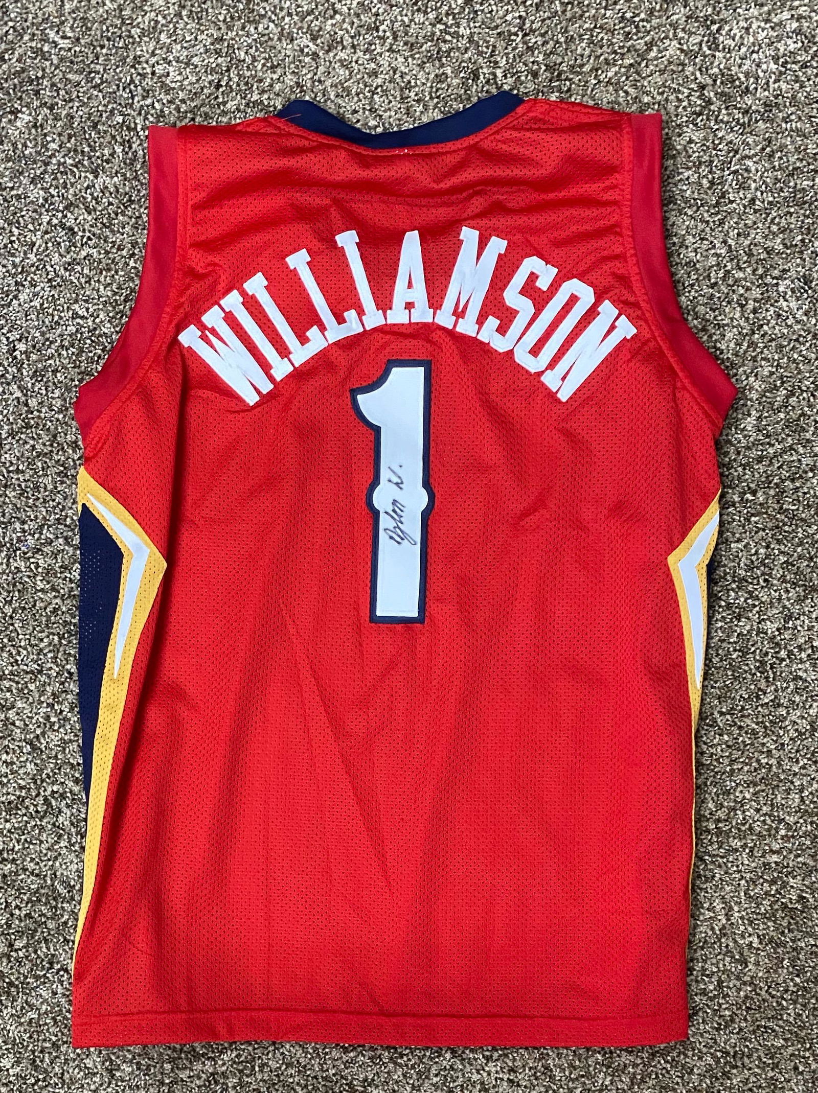 Zion Williamson Autographed Jersey (1 of 1)