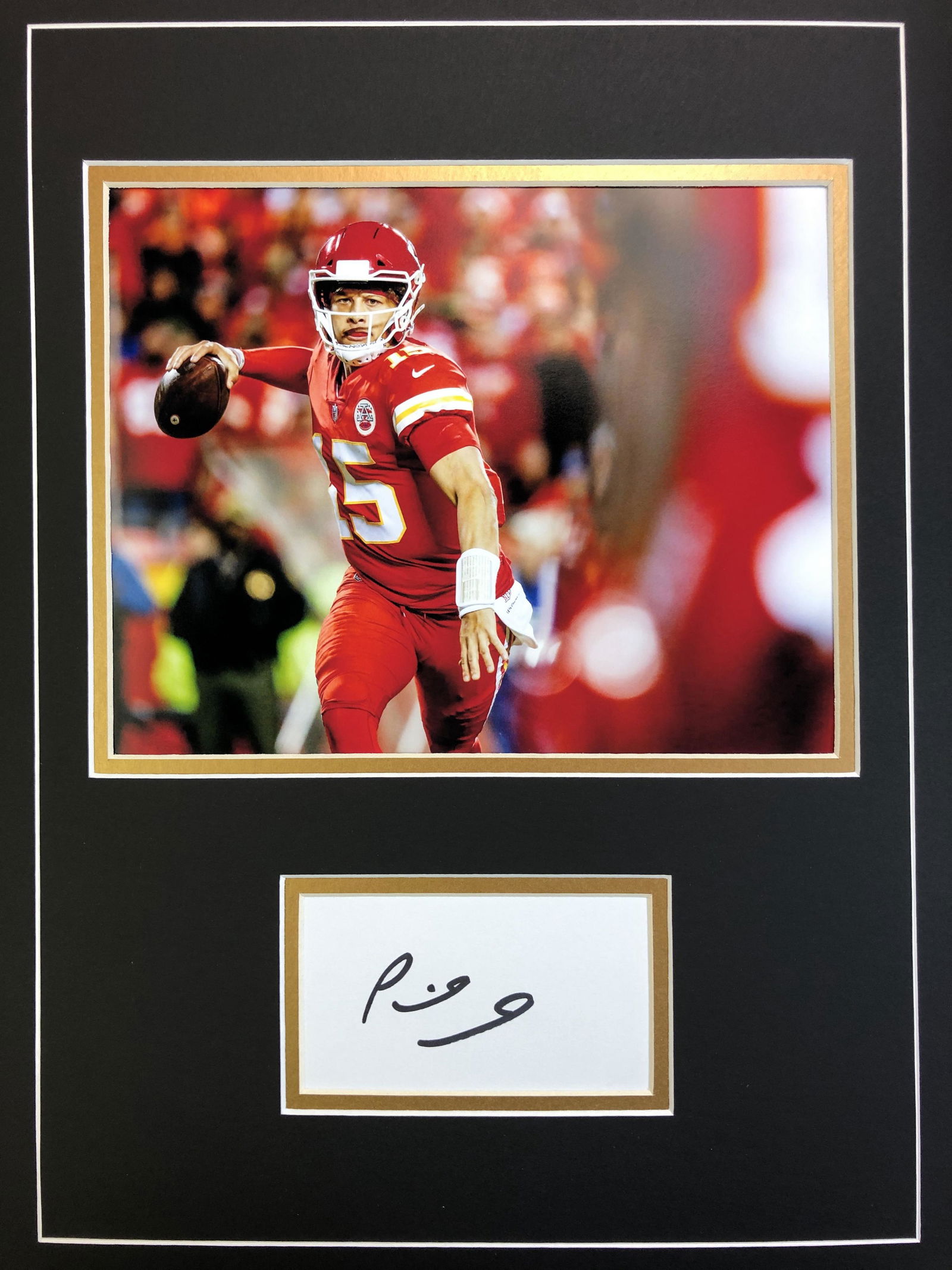 Patrick Mahomes Autograph In Matted Display (1 of 1)