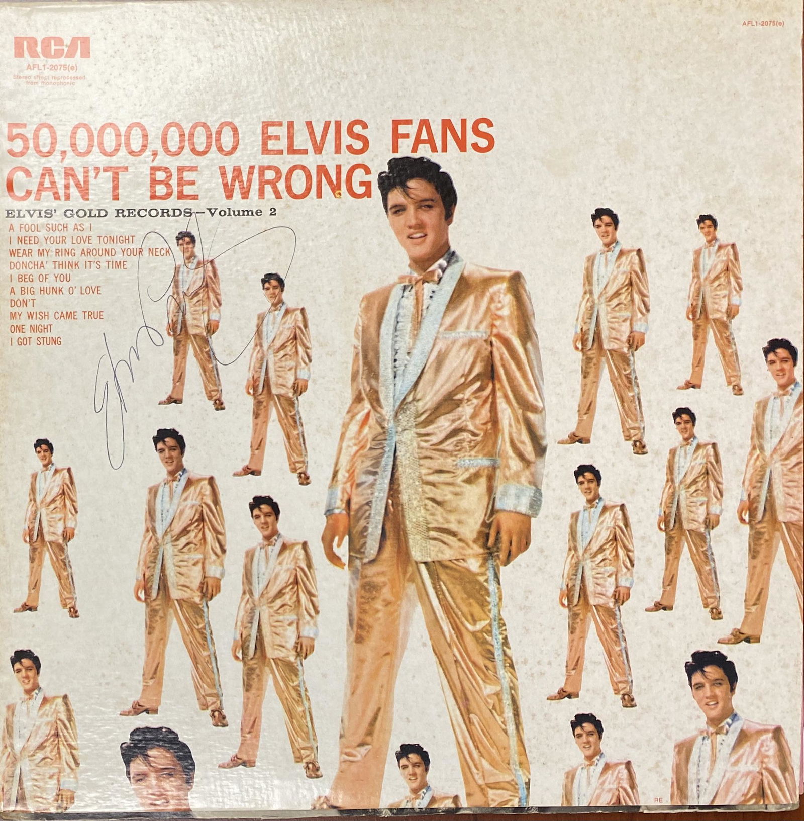 ELVIS PRESLEY AUTOGRAPHED ALBUM (1 of 1)