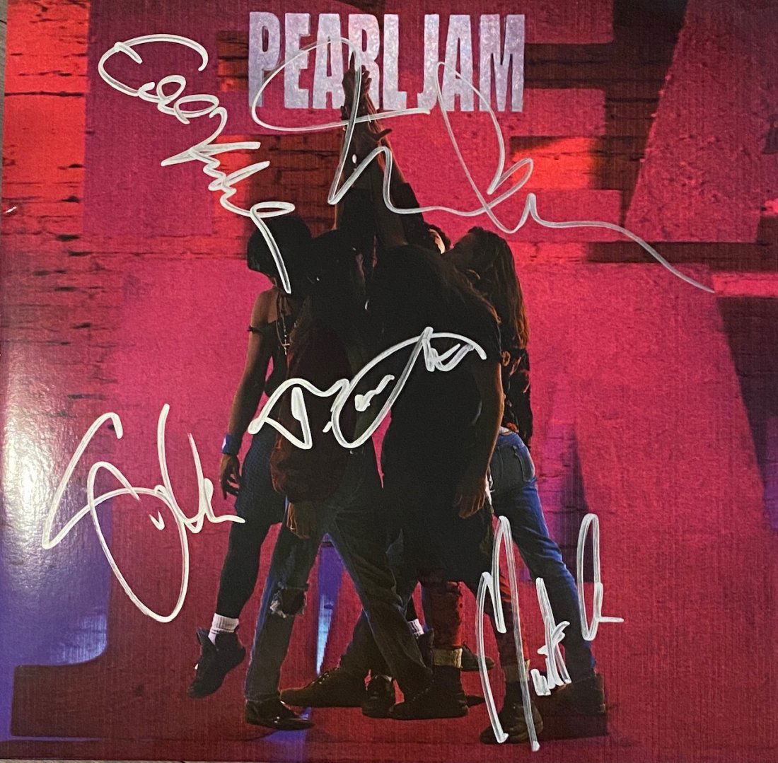 PEARL JAM AUTOGRAPHED ALBUM ALL 5 MEMBERS! (1 of 1)