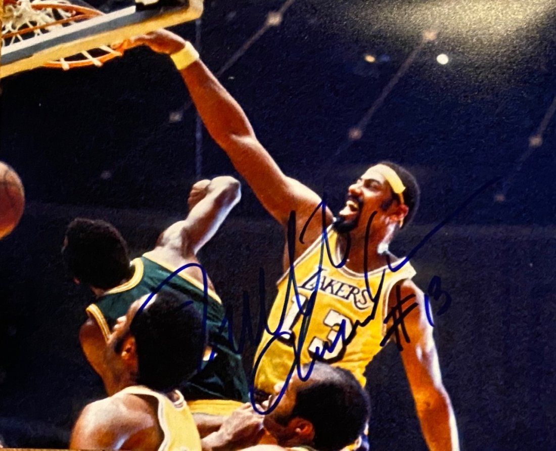 WILT CHAMBERLAIN AUTOGRAPHED 8X10 LAKERS (1 of 1)