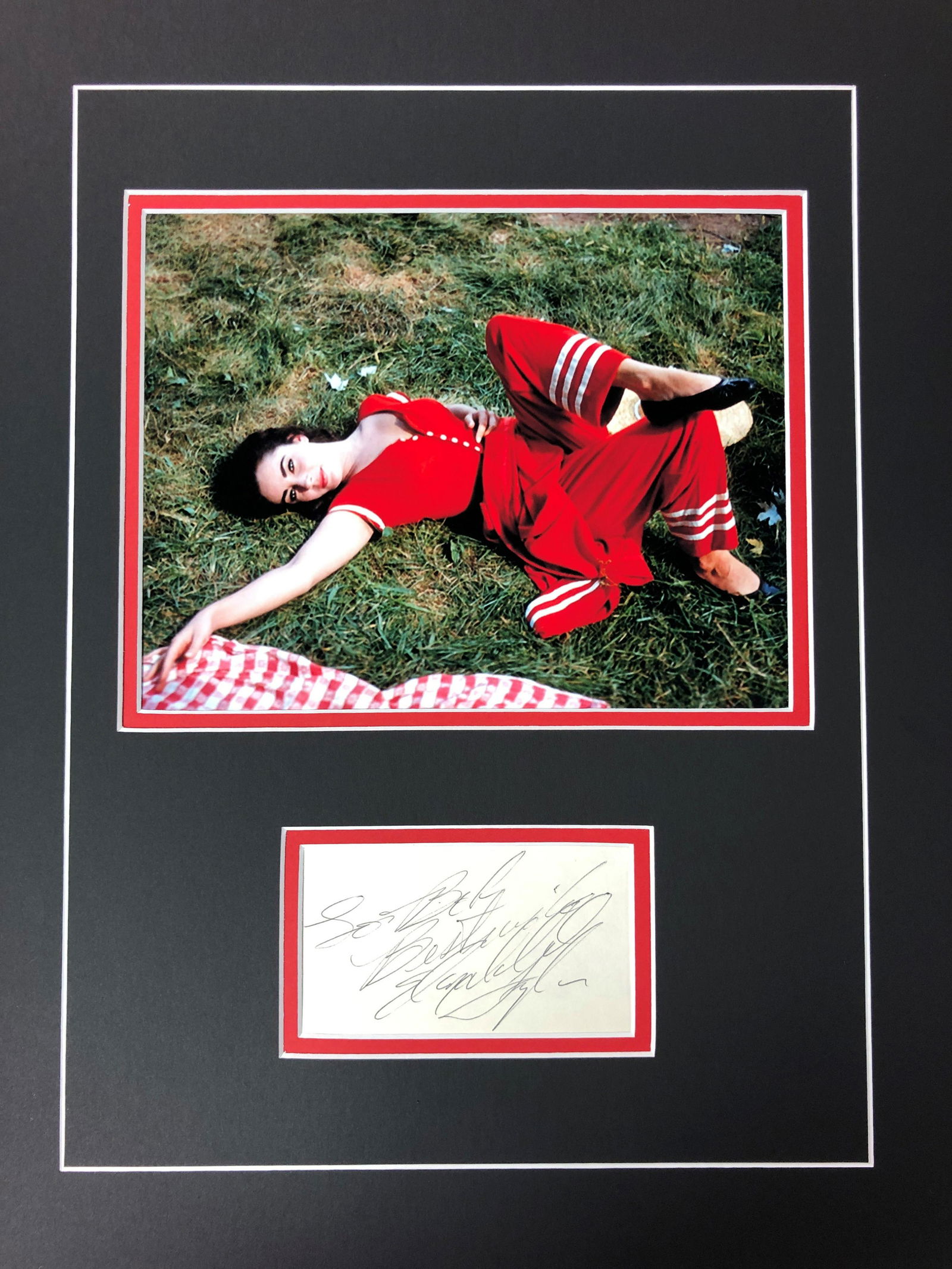 Elizabeth Taylor Autograph Display (1 of 1)