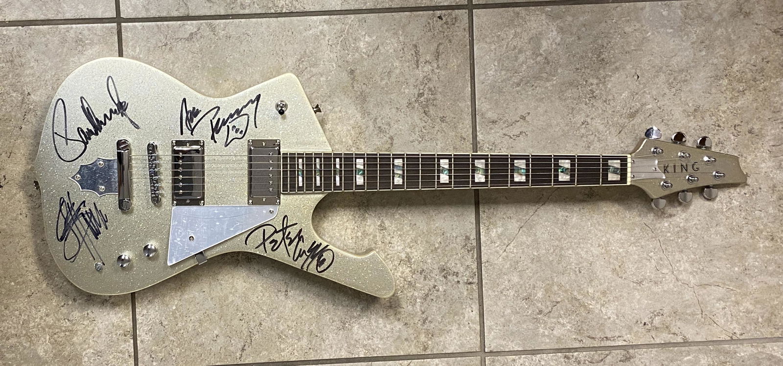 Kiss Autographed Guitar SPARKLE GENE PAUL ACE PETER (1 of 1)