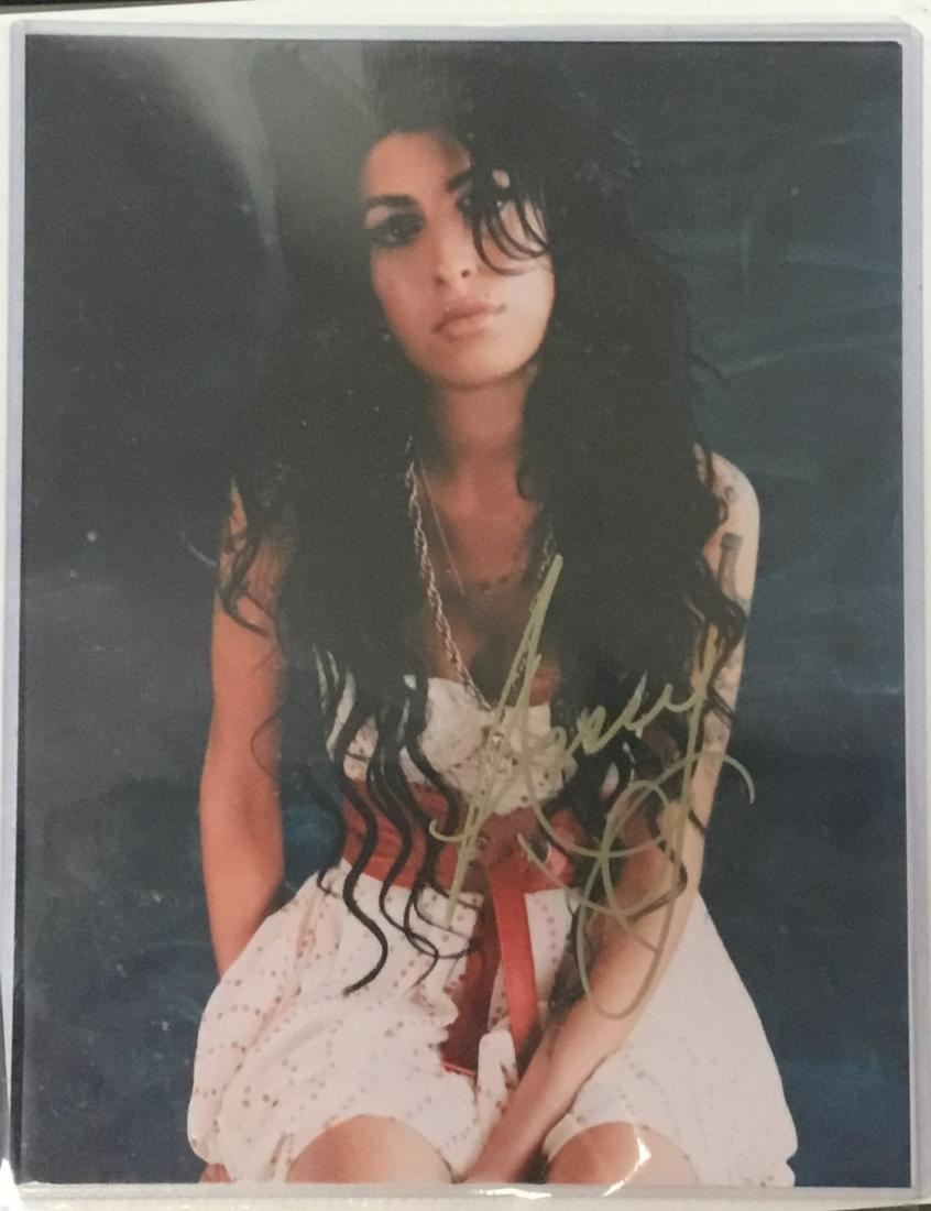 Amy Winehouse Autographed 8x10 photo (1 of 1)
