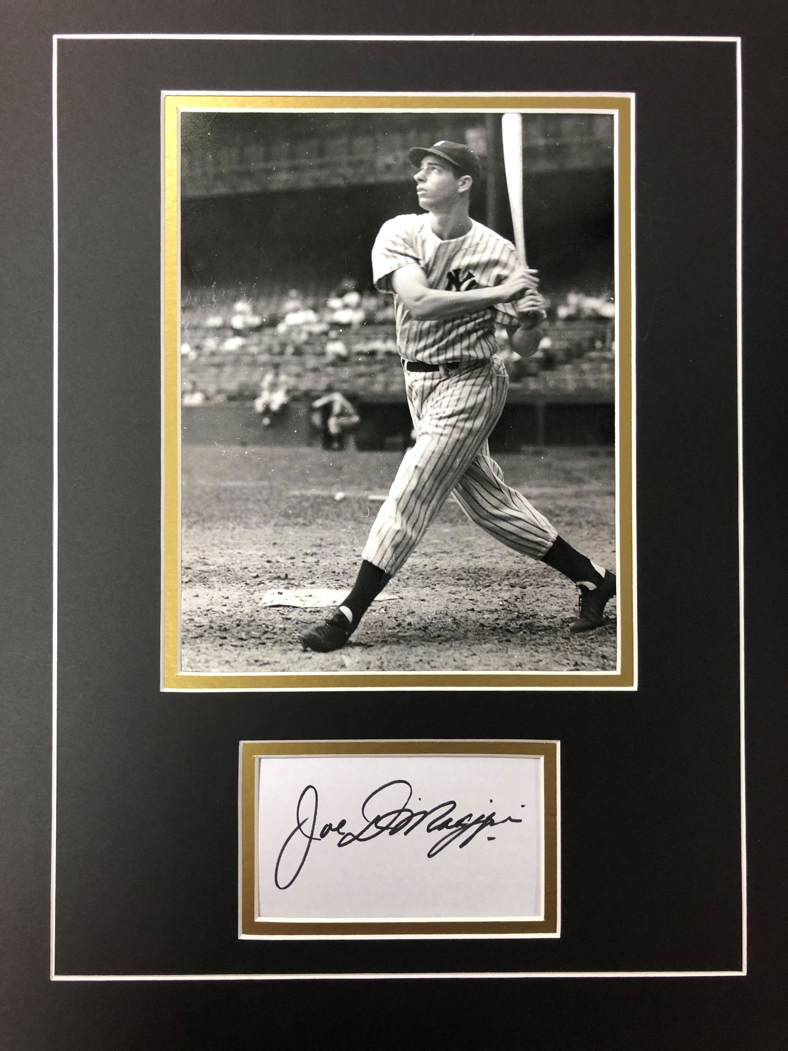 Joe Dimaggio Autograph Display (1 of 1)
